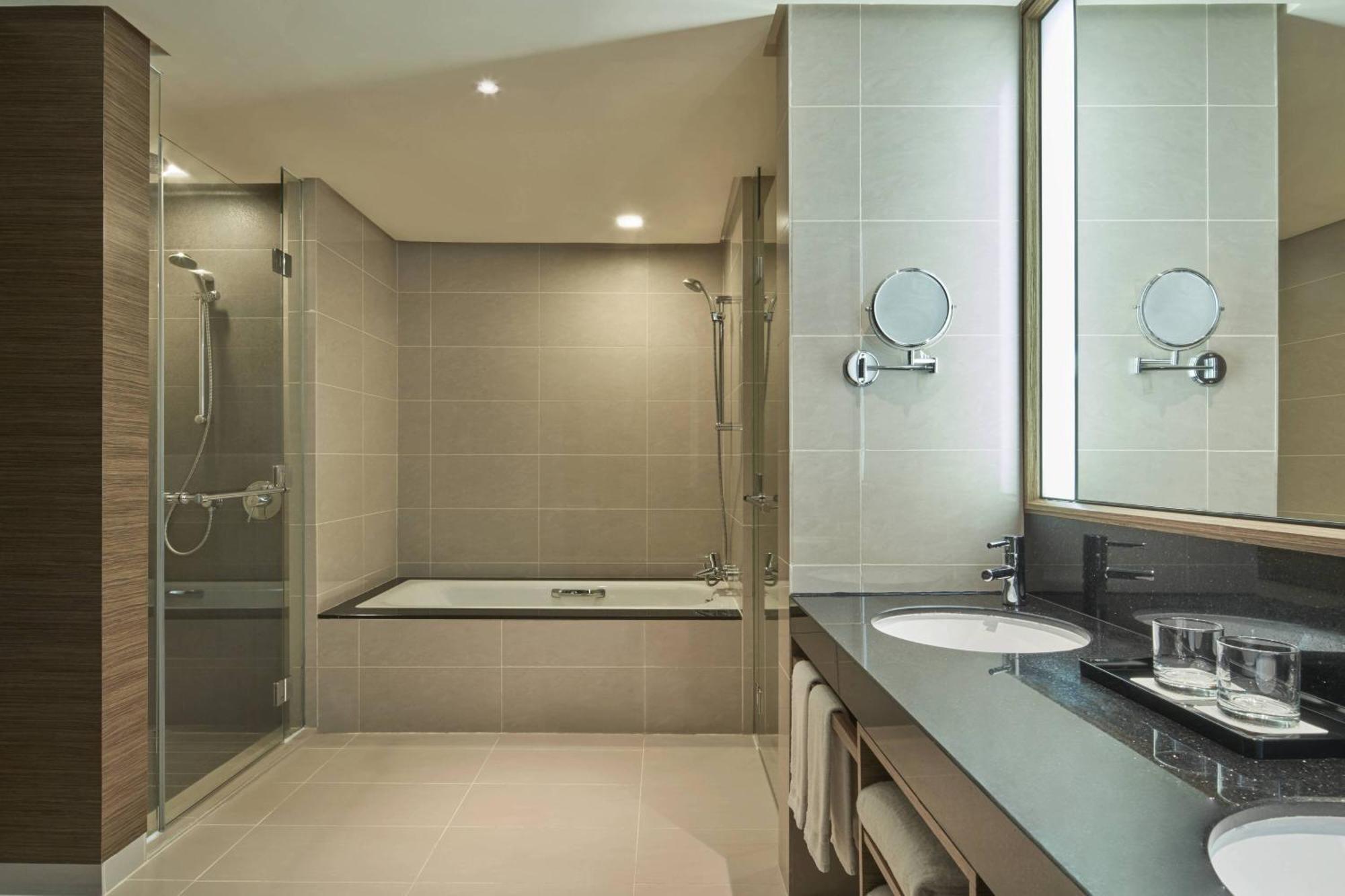 Renaissance 5* Johor Bahru